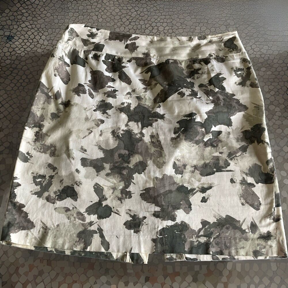 Alfani Skirt Size 16 Floral Beige Brown Zip Slit Knee Length Good Condition
